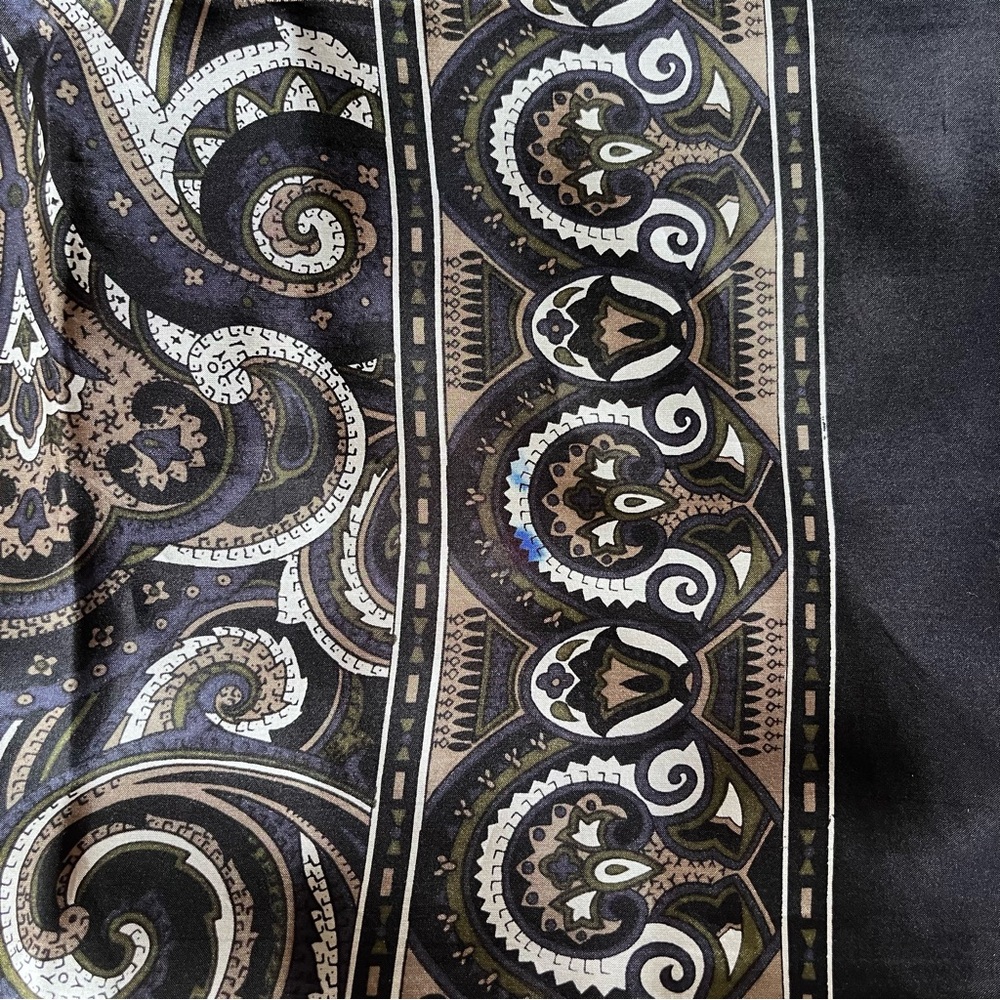 Vintage Harve Benard Square 34x34" Black Silk Parsley Floral Scarf *small stain* - Picture 9 of 11